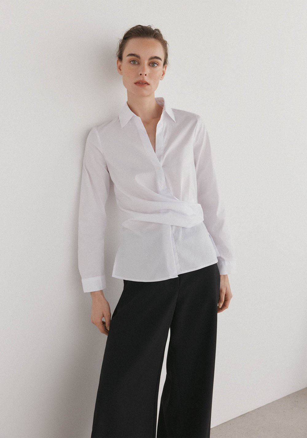 Camisa de Cuello Solapa con Escote Pico Cortefiel 2