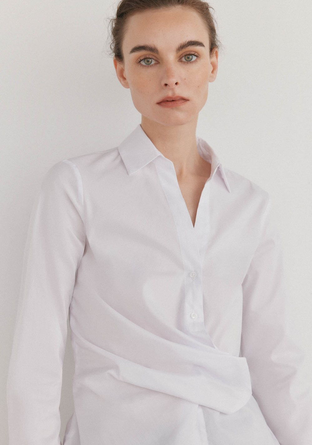 Camisa de Cuello Solapa con Escote Pico Cortefiel 6