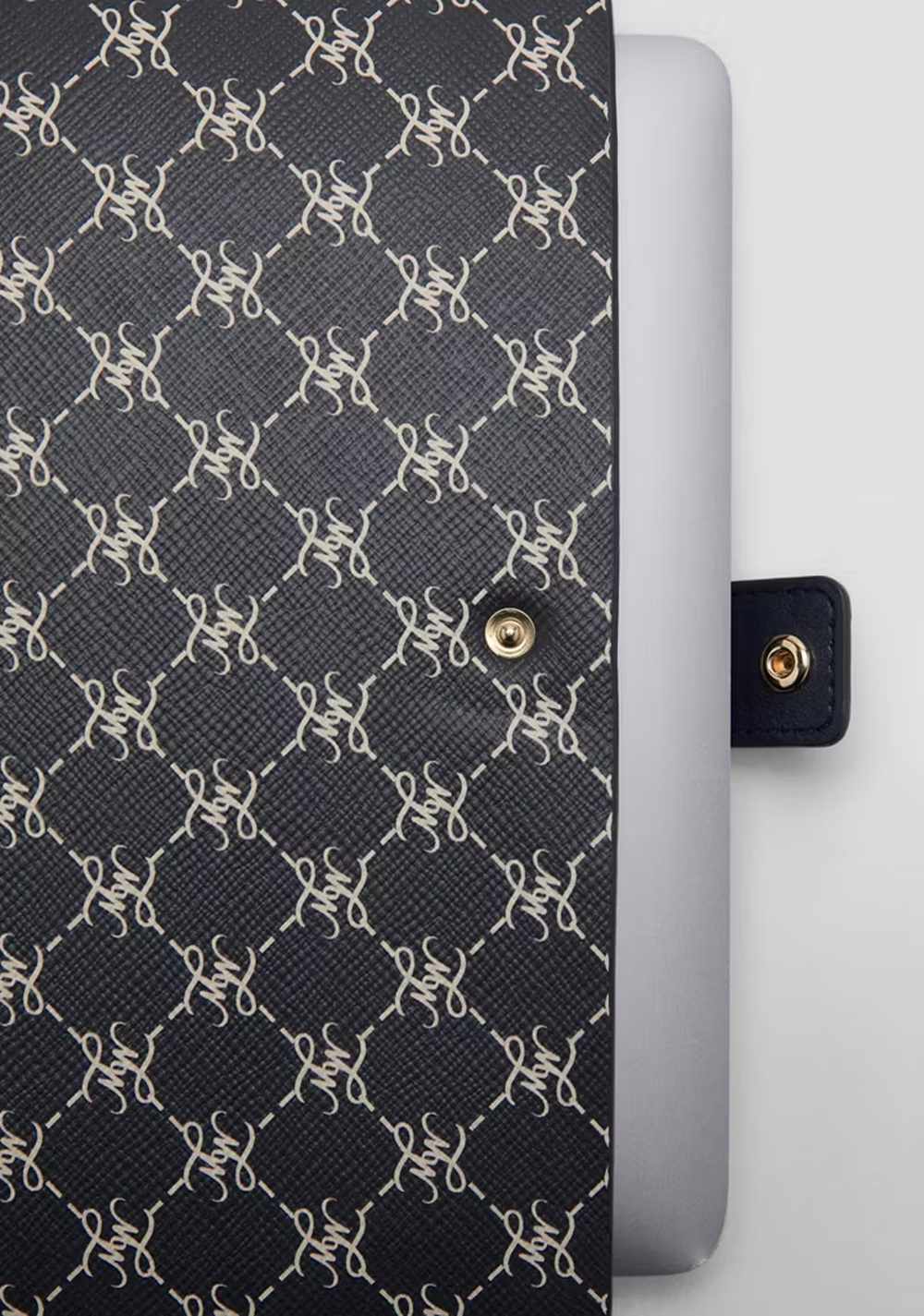 Funda Portátil Estampado Logo Mango 3