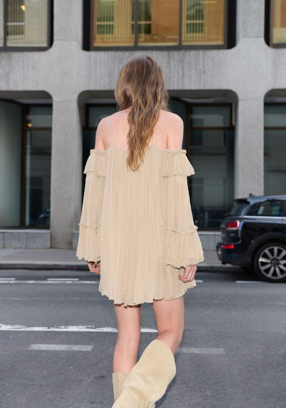 Vestido Corto Plisado Escote Barco Mango 2
