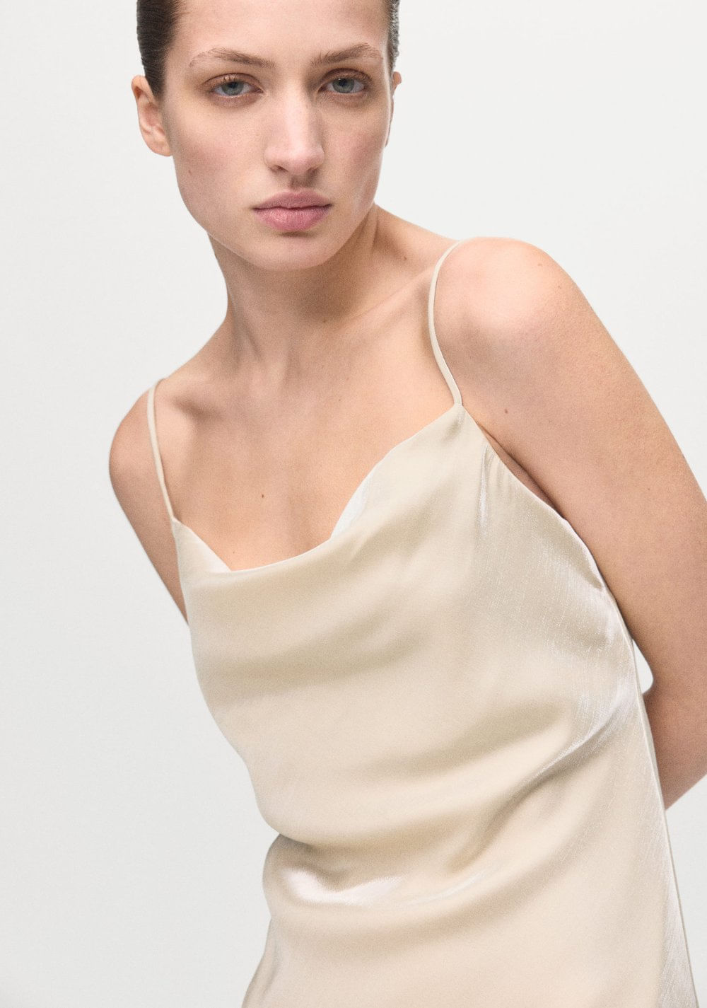 Vestido Satinado Cuello Escotado Mango 5