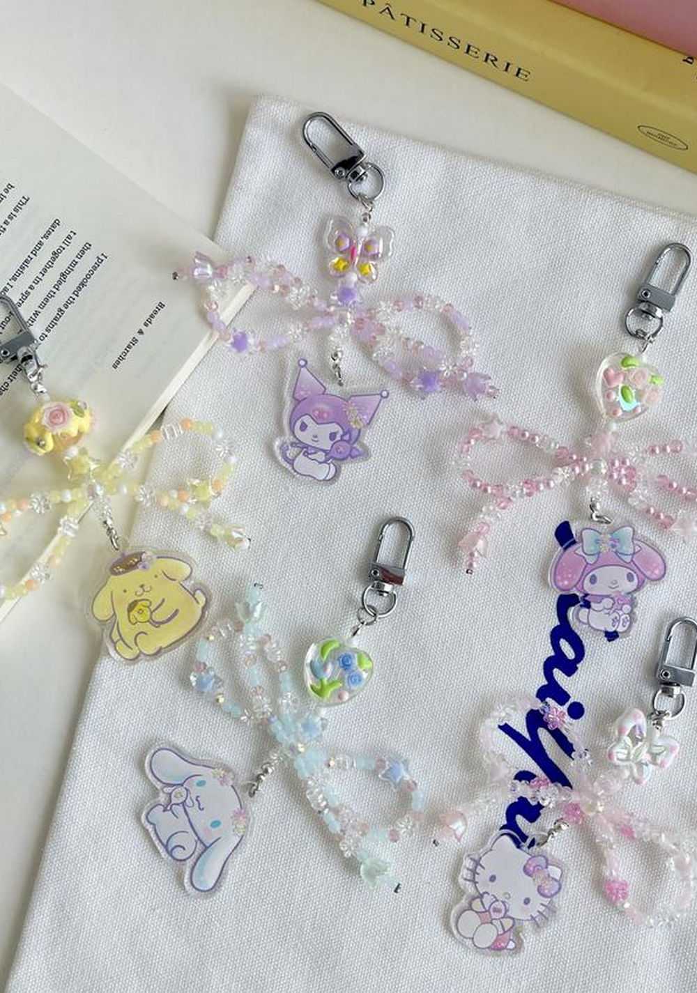 Llavero Acrílico Hello Kitty Flower Language Miniso