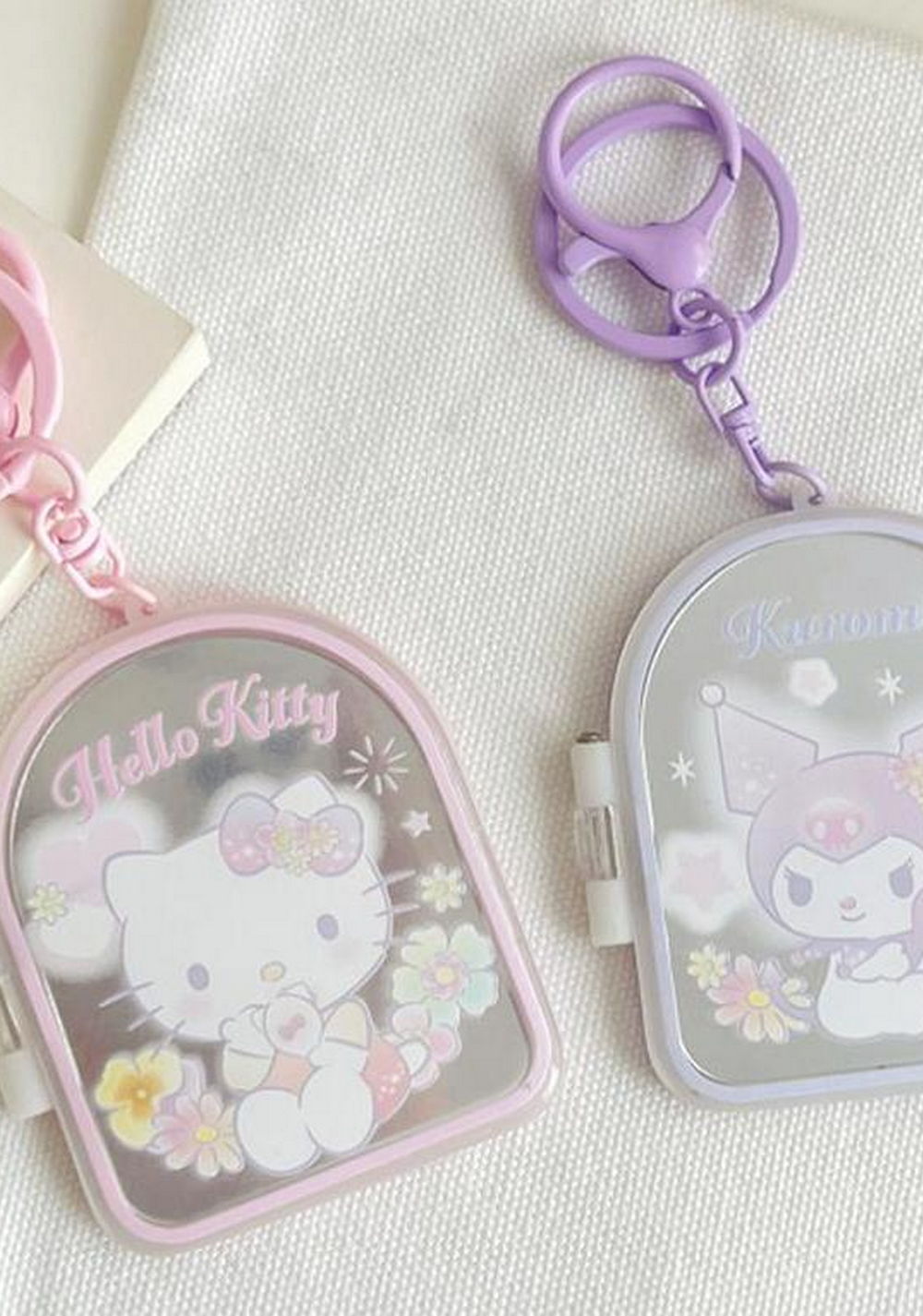 Llavero con Espejo Hello Kitty Flower Language Miniso