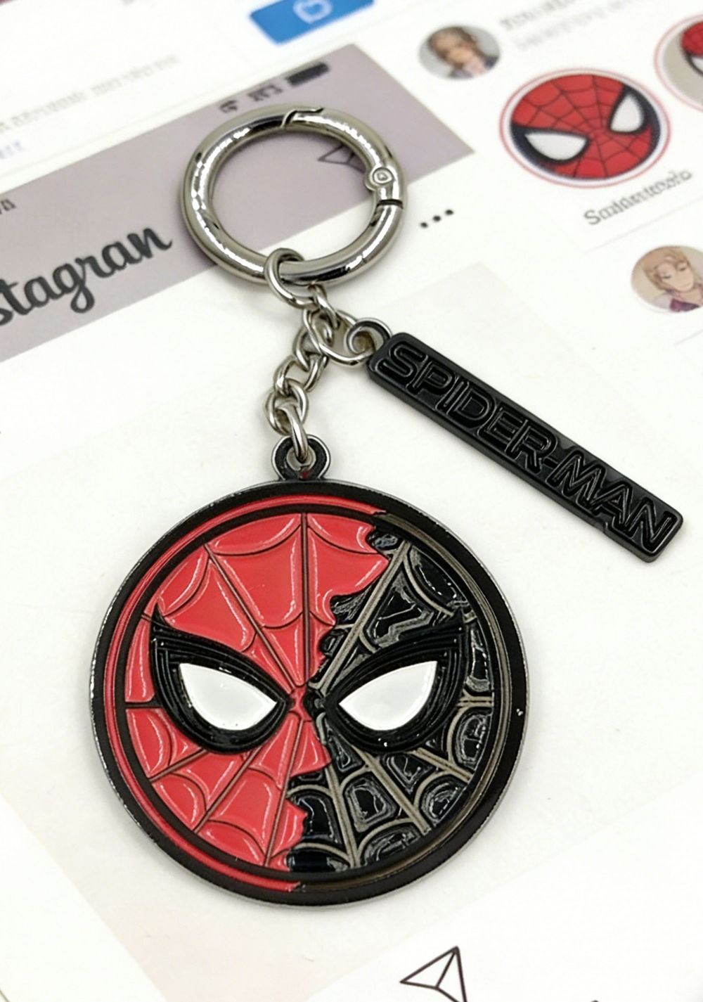 Llavero Metálico de Diseño de Máscara Spiderman Marvel Miniso