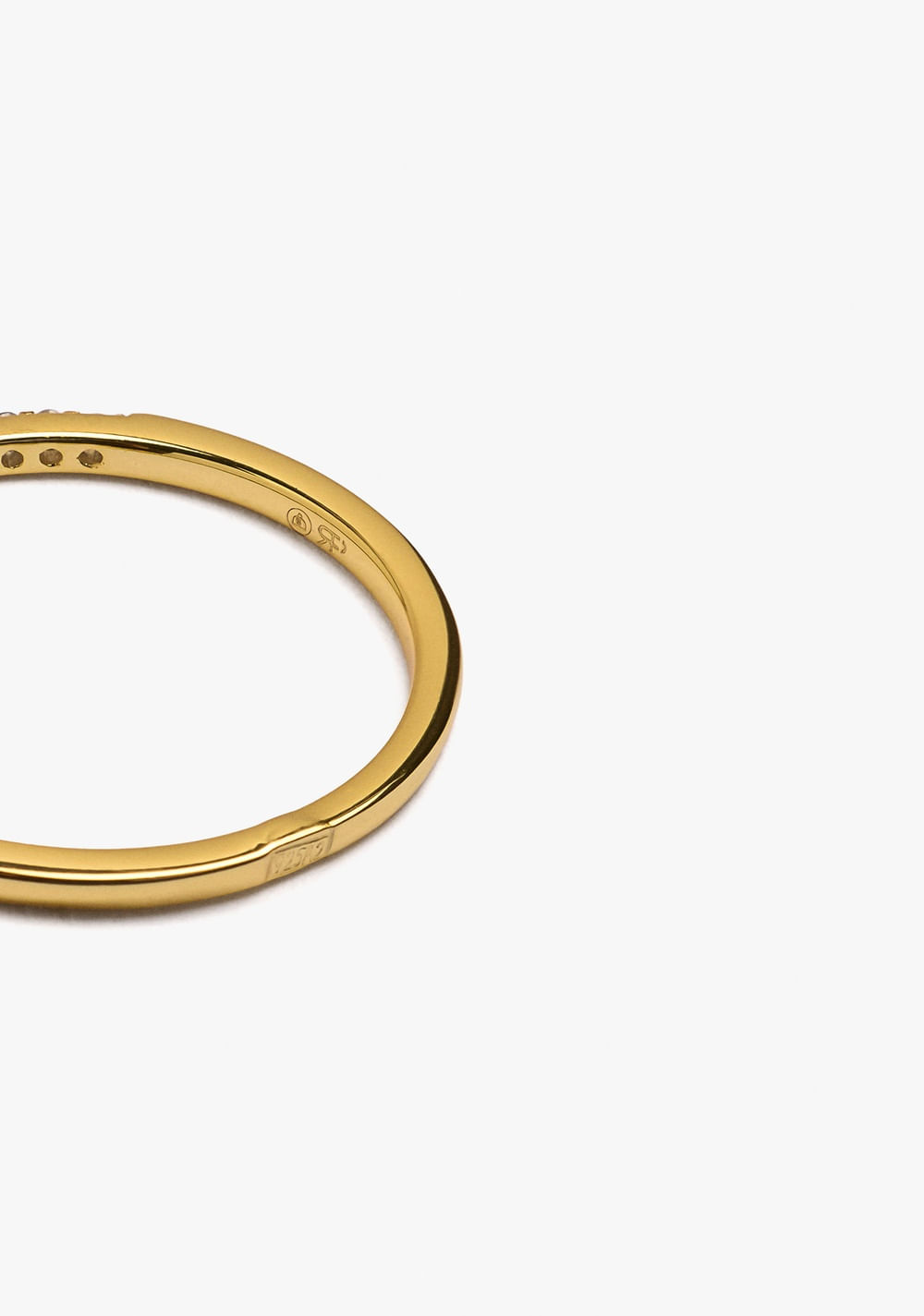 Anillo Fino con Circonitas Baño de Oro 18k Parfois 4