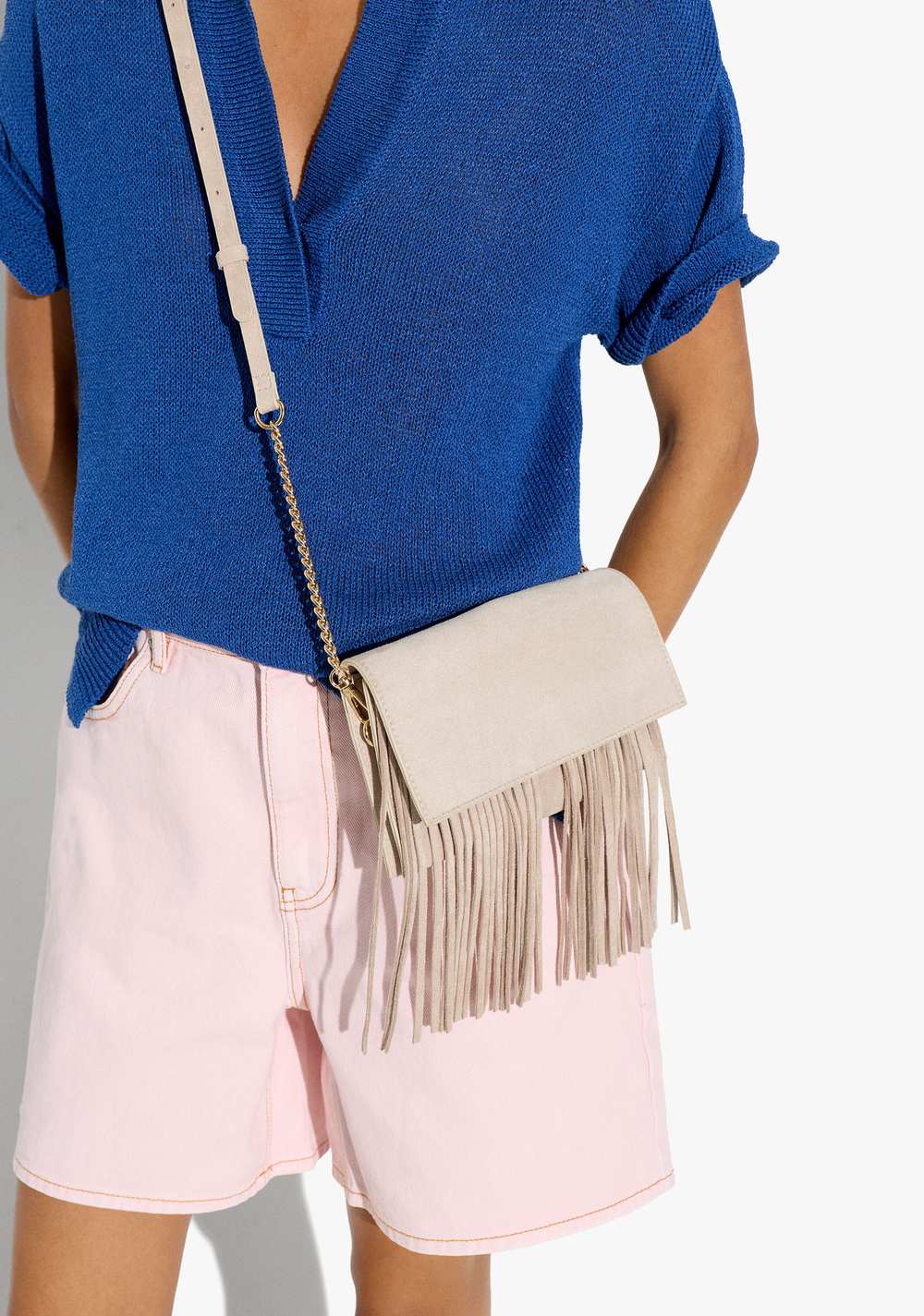 Cartera Bandolera Lisa con Solapa y Flecos Largos Parfois 2
