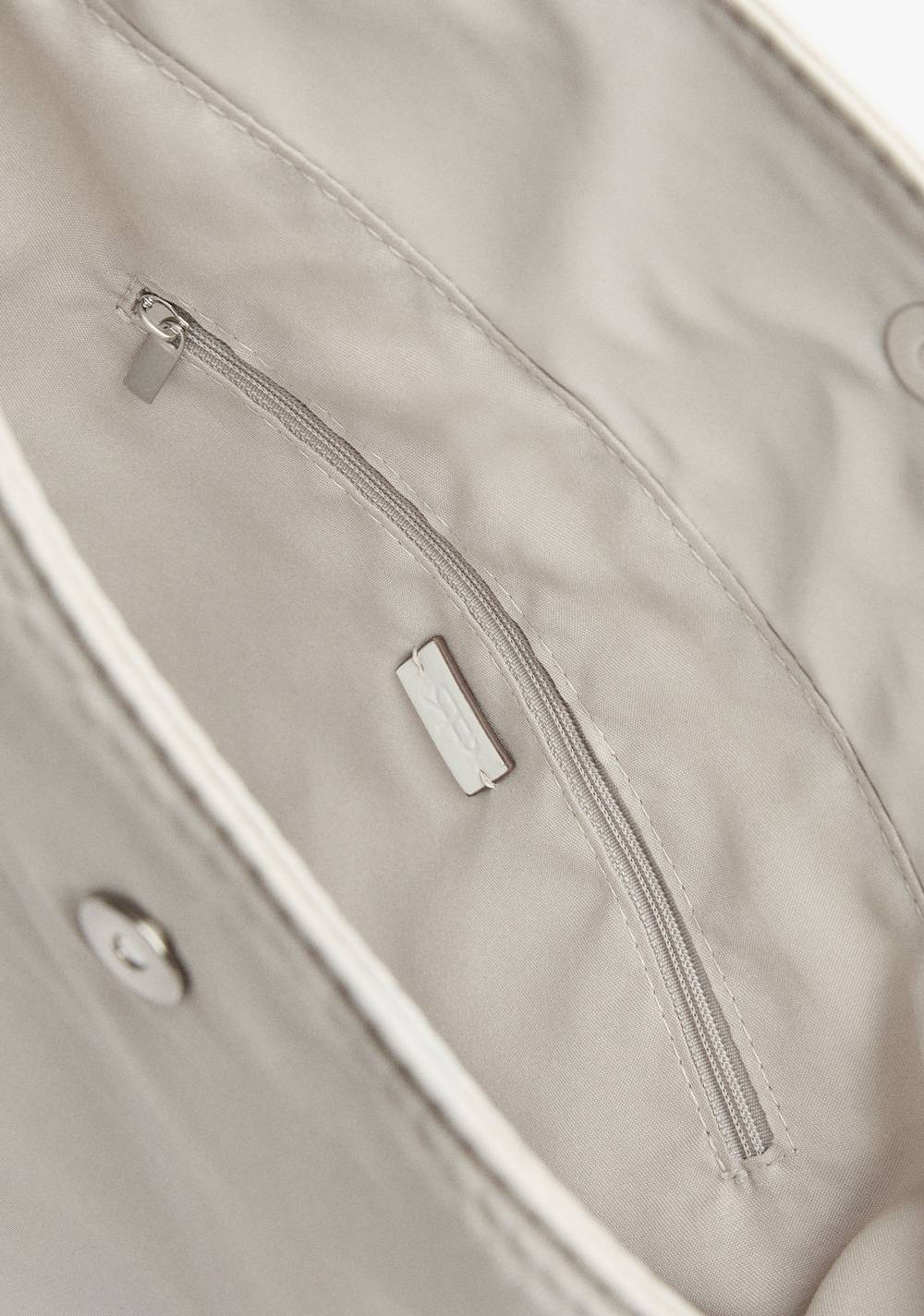 Cartera de Mano de Nylon con Colgadura Parfois 4