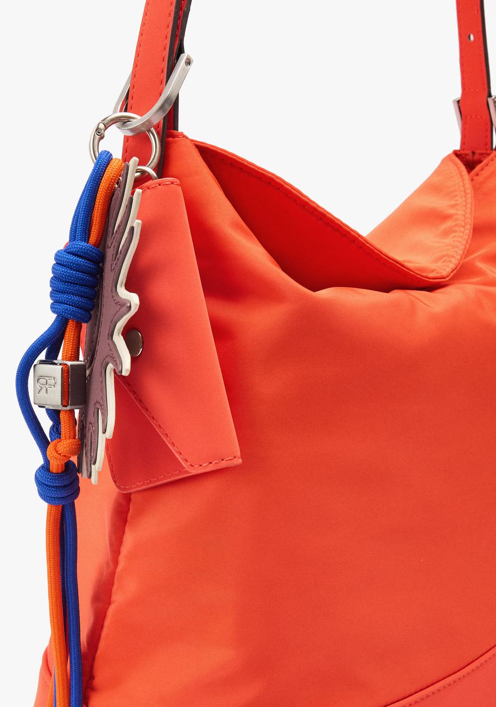 Cartera de Mano de Nylon con Colgadura Parfois 3