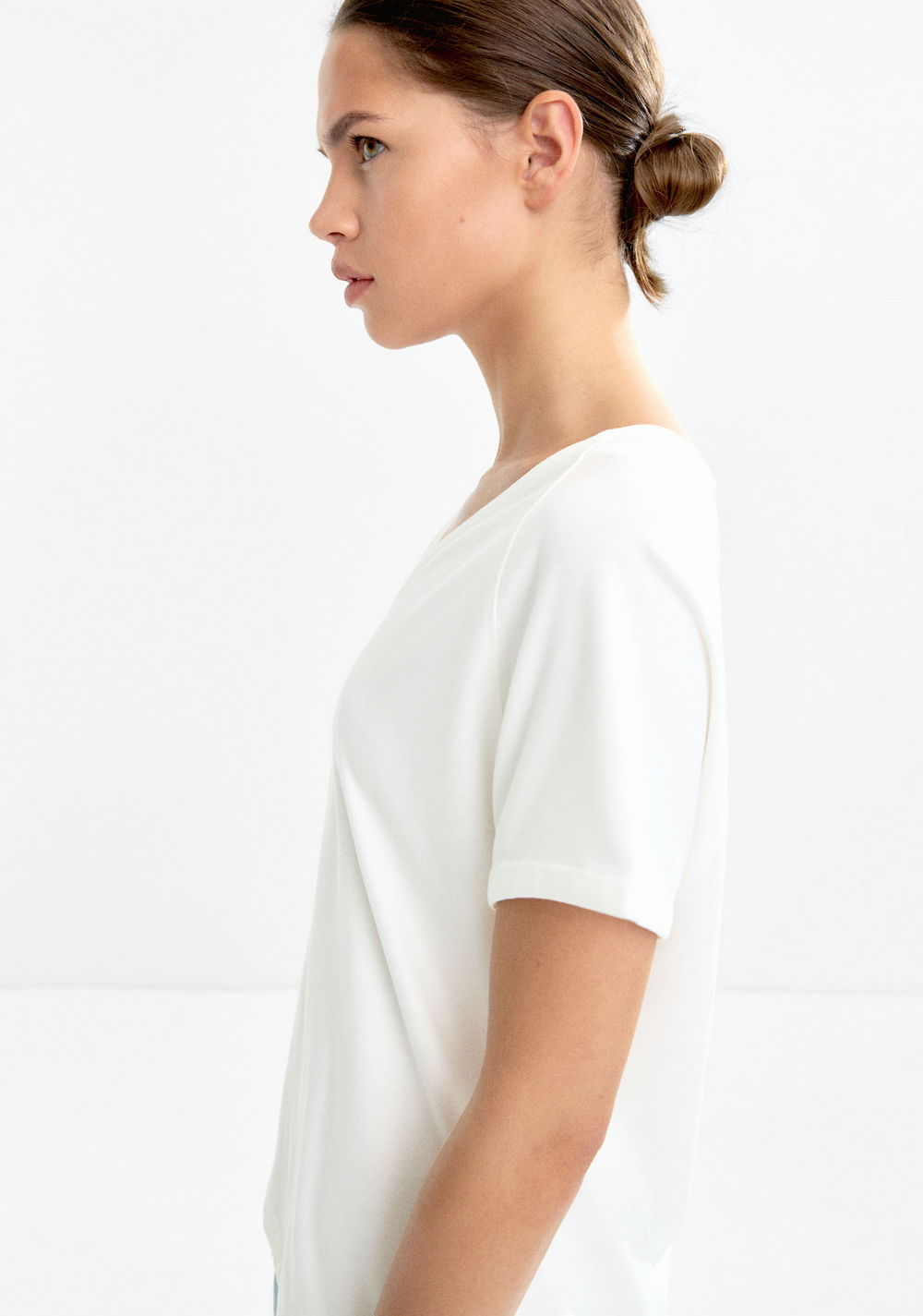 Camiseta Clásica Cuello Pico Parfois 2