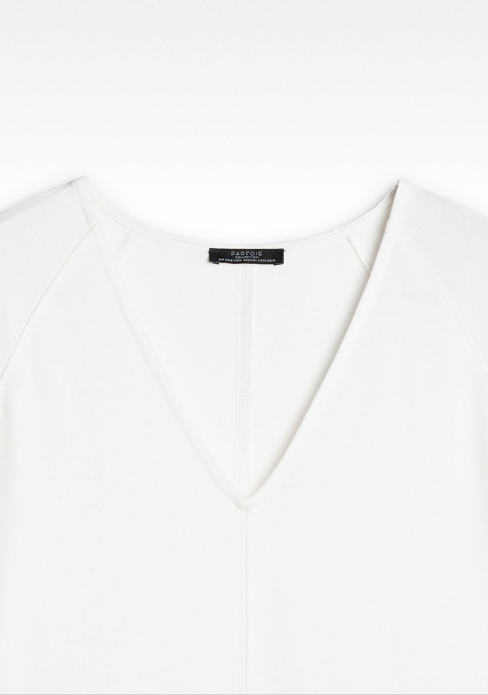 Camiseta Clásica Cuello Pico Parfois 6