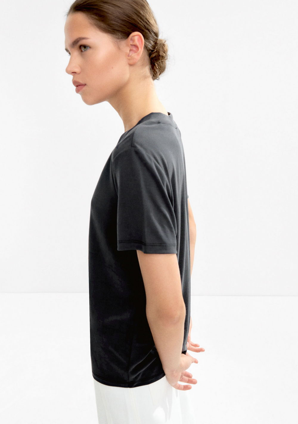 Camiseta Clásica Cuello Pico Parfois 2