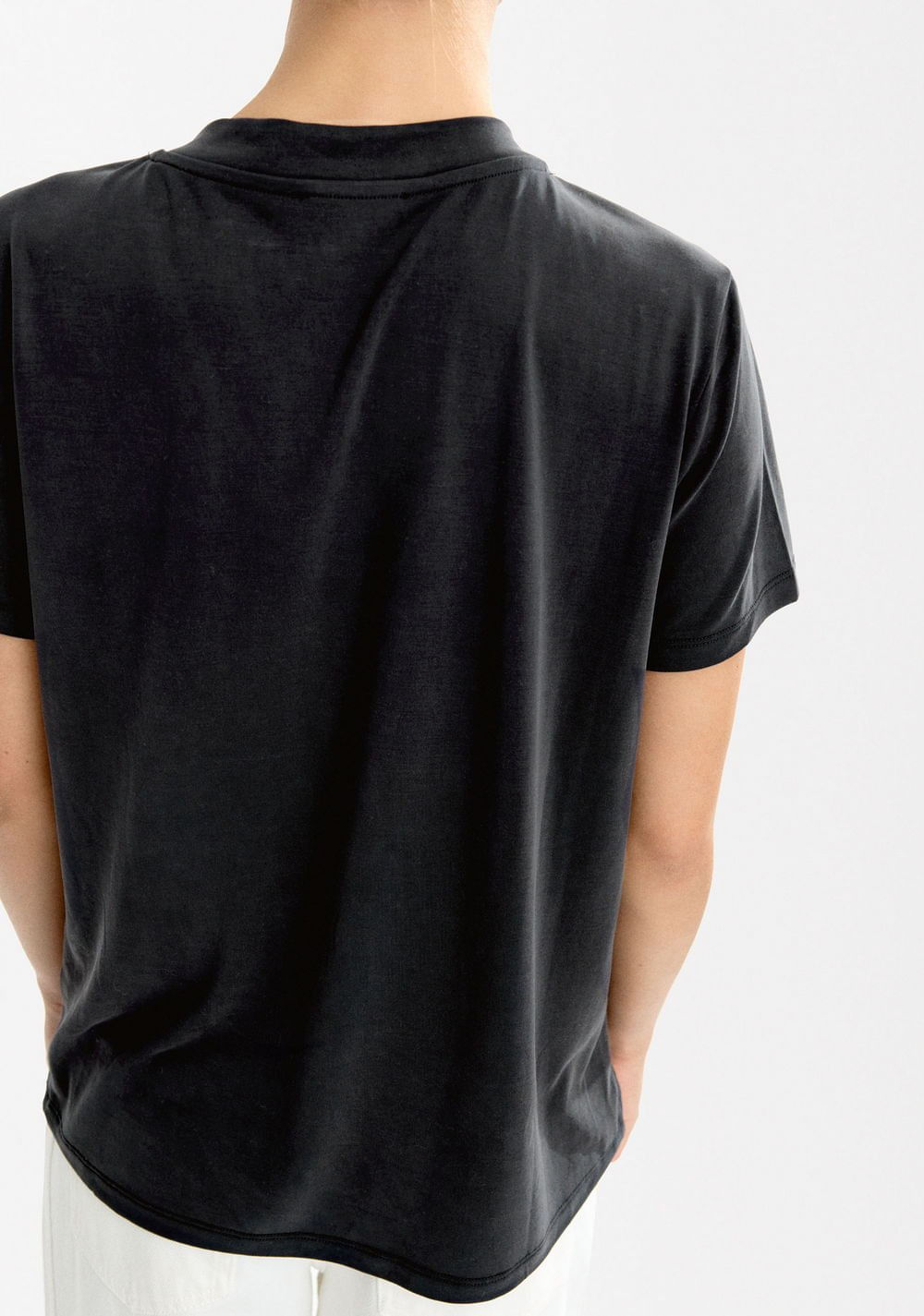 Camiseta Clásica Cuello Pico Parfois 3