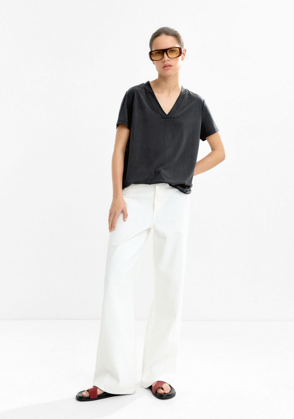 Camiseta Clásica Cuello Pico Parfois 5