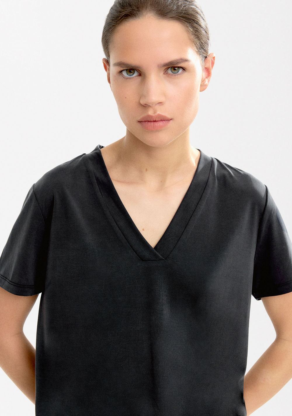 Camiseta Clásica Cuello Pico Parfois Imagen Principal