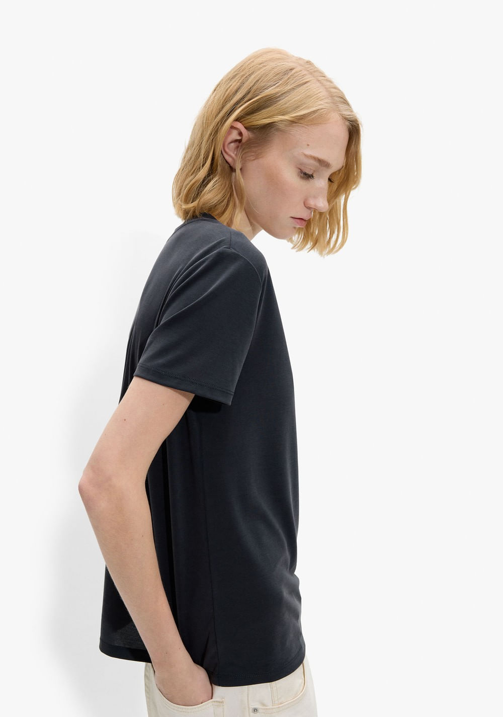 Camiseta Clásica Cuello Pico Parfois 2