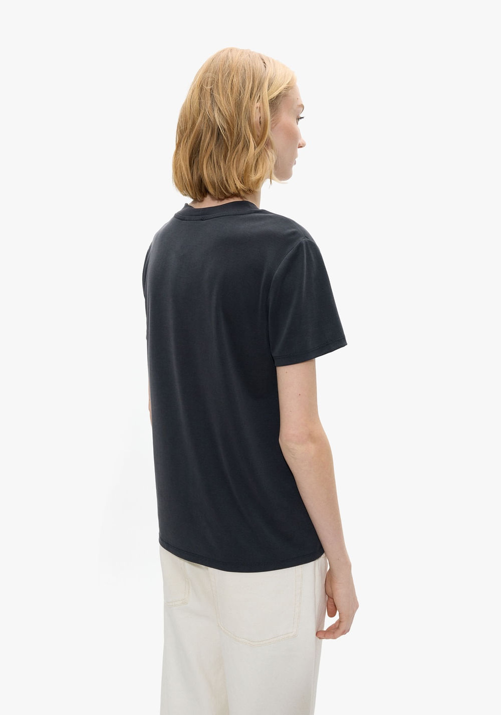 Camiseta Clásica Cuello Pico Parfois 3