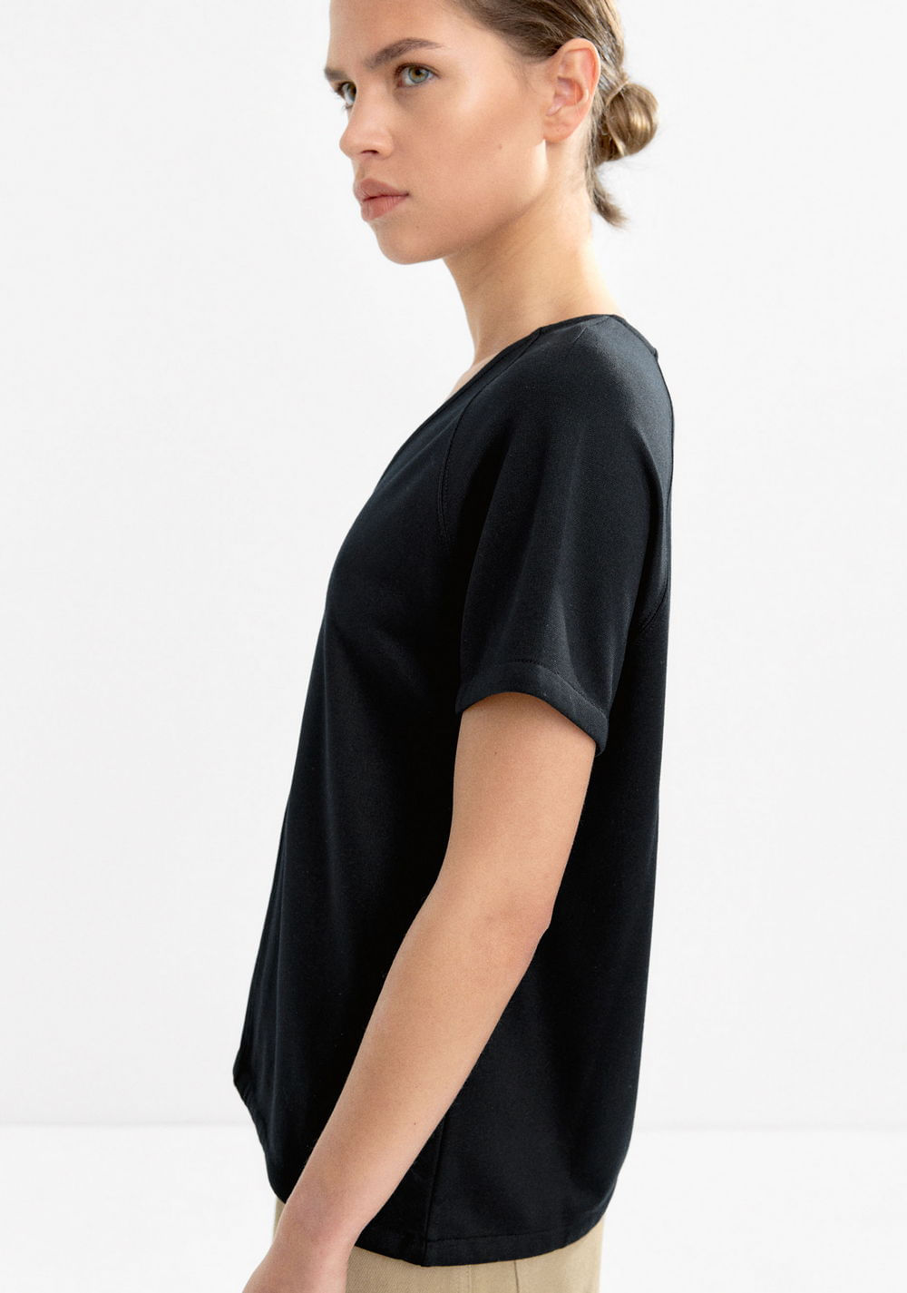 Camiseta Clásica Cuello Pico Parfois 2