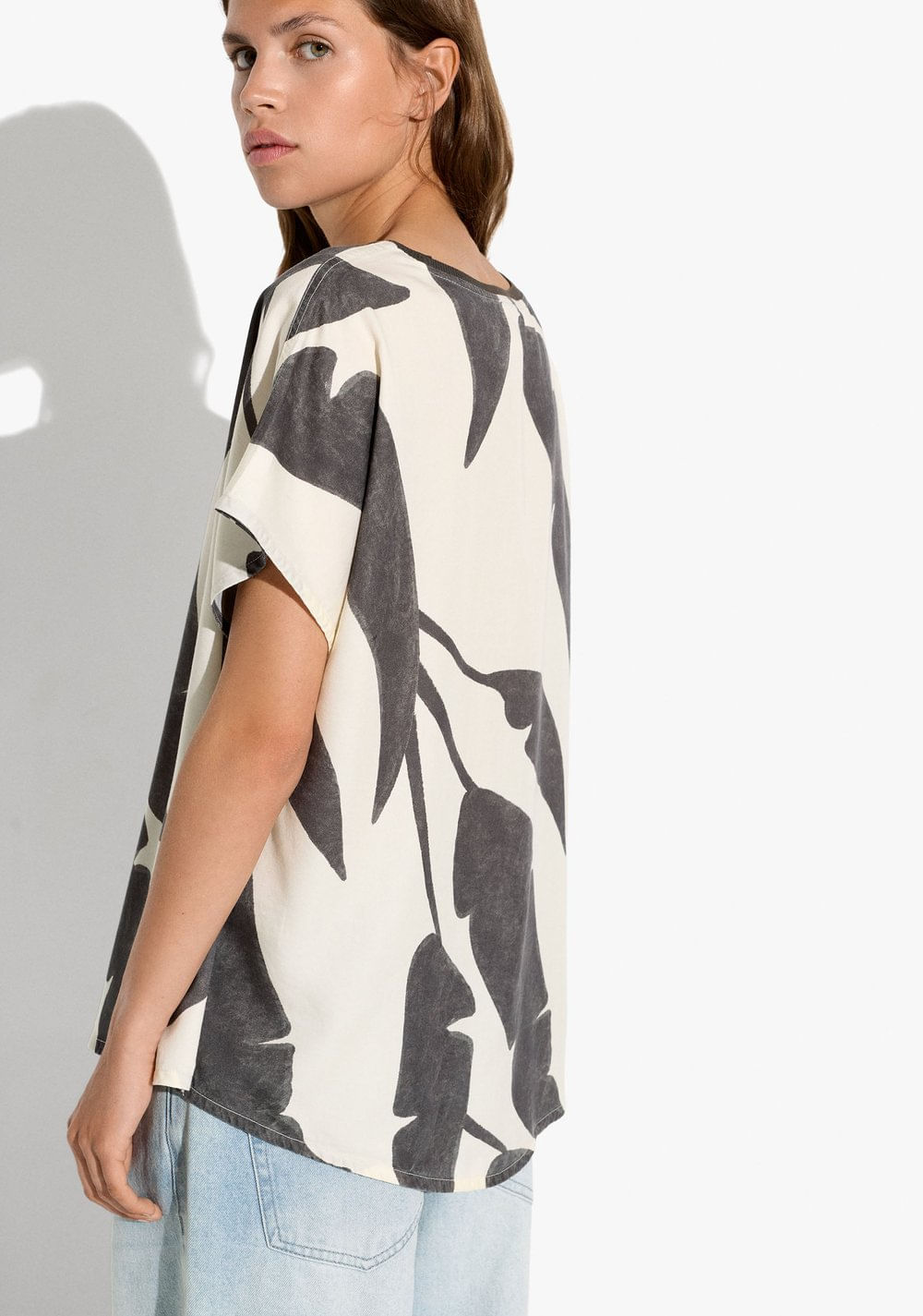 Camiseta Estampado de Hojas Parfois 3