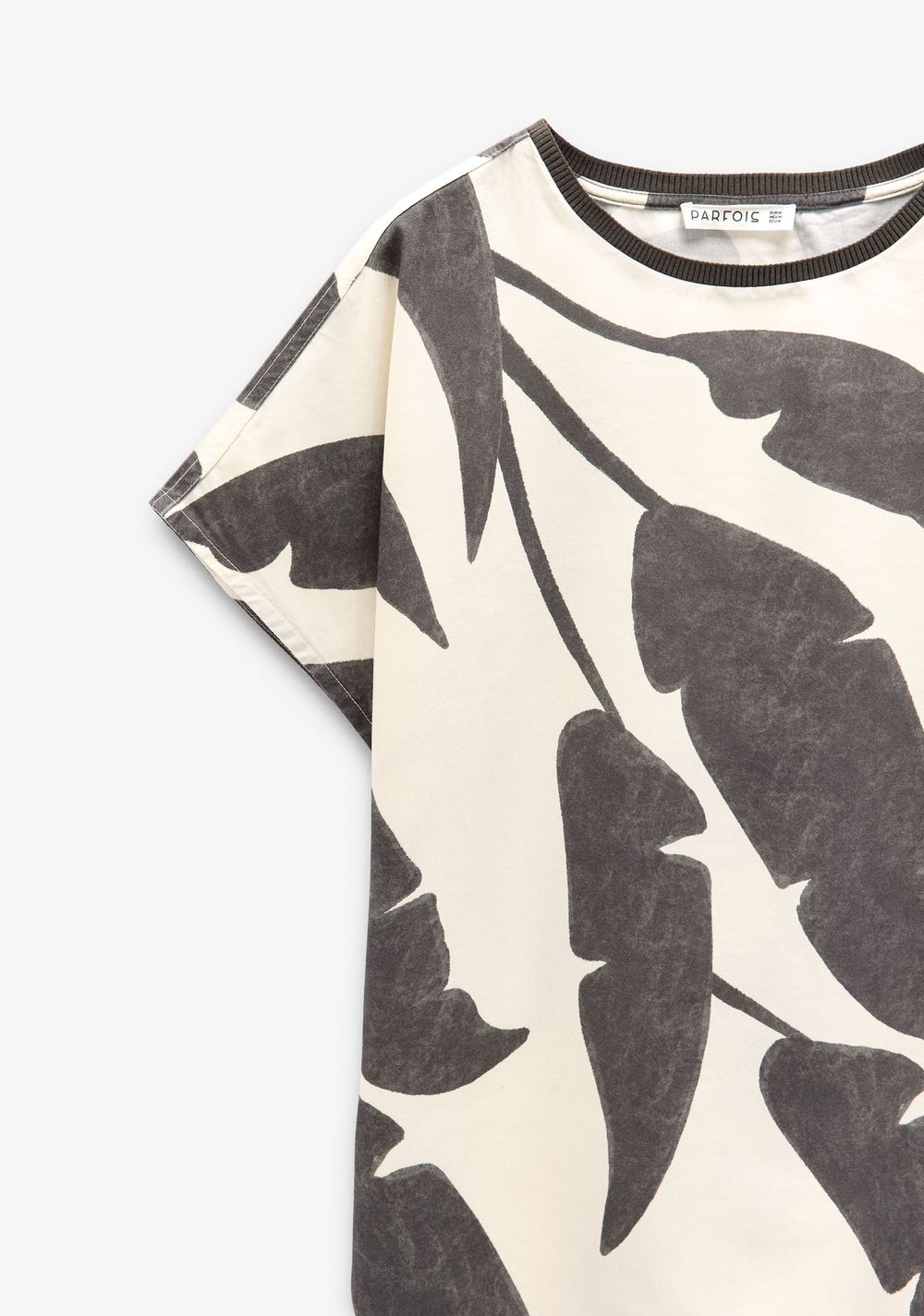 Camiseta Estampado de Hojas Parfois 4