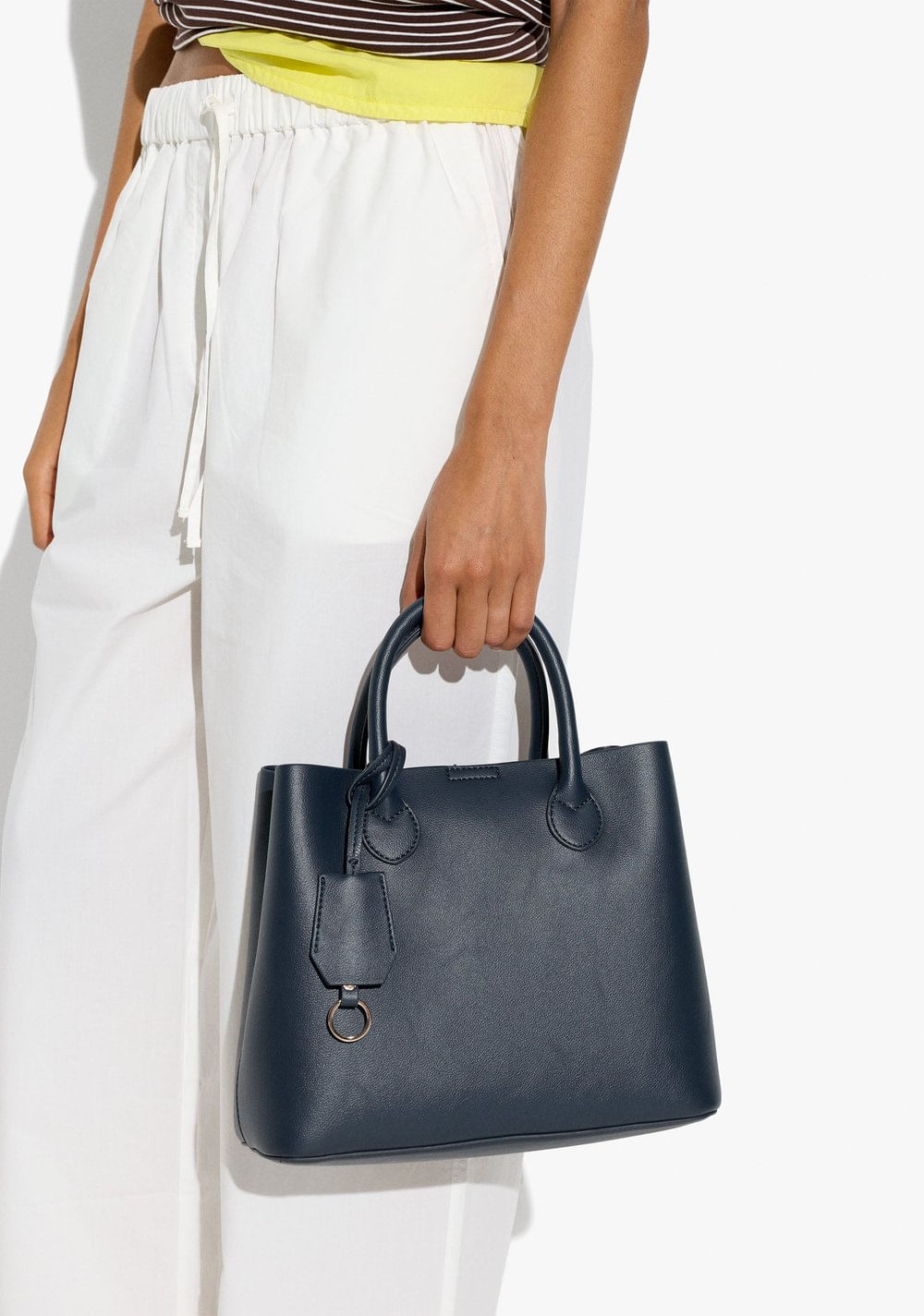 Cartera Tote con Colgante y Bandolera Parfois 2