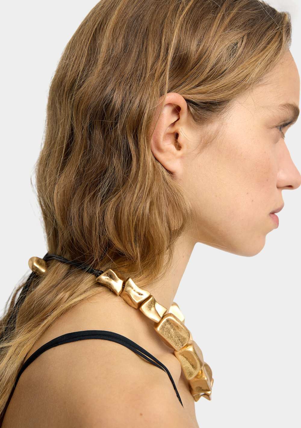 Collar Corto con Cuentas Cuadradas Parfois 4
