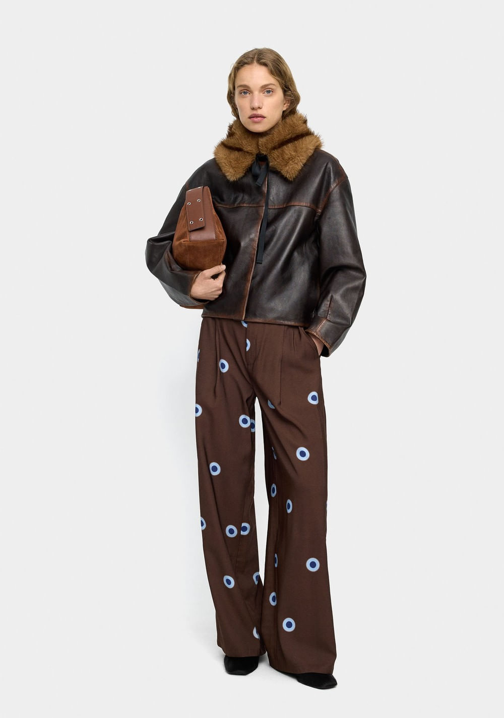 Pantalón Fluido Estampado de Círculos Parfois 4