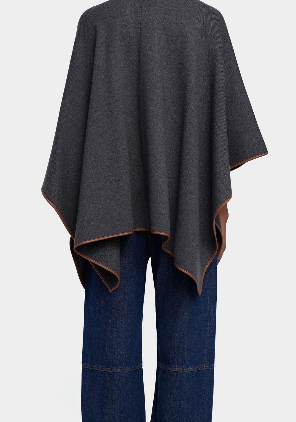 Poncho T Display 1 Setembro Parfois 3