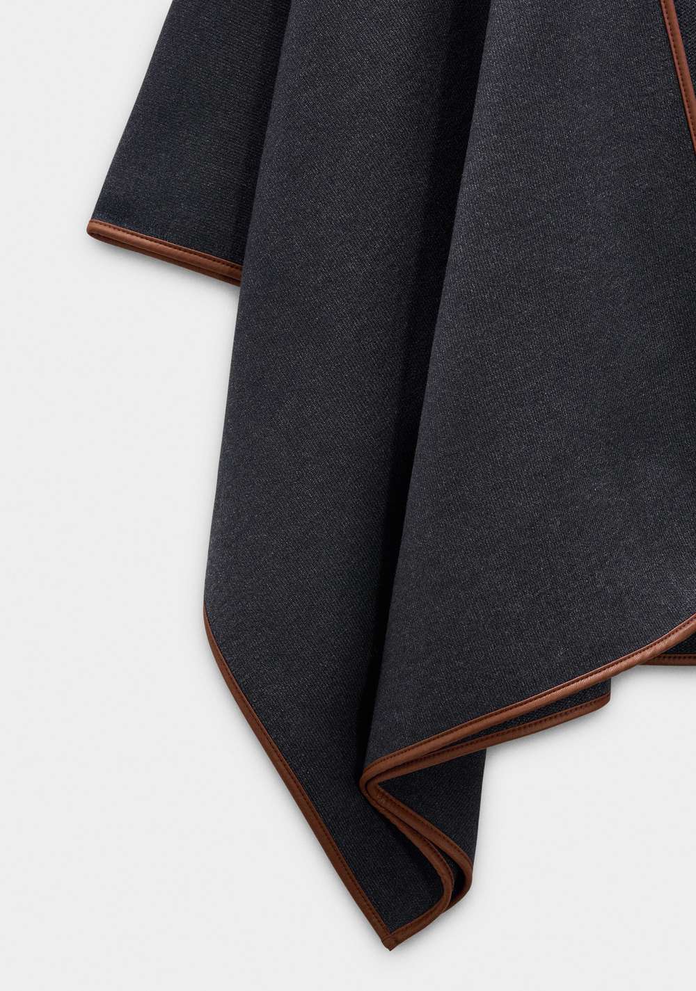 Poncho T Display 1 Setembro Parfois 4