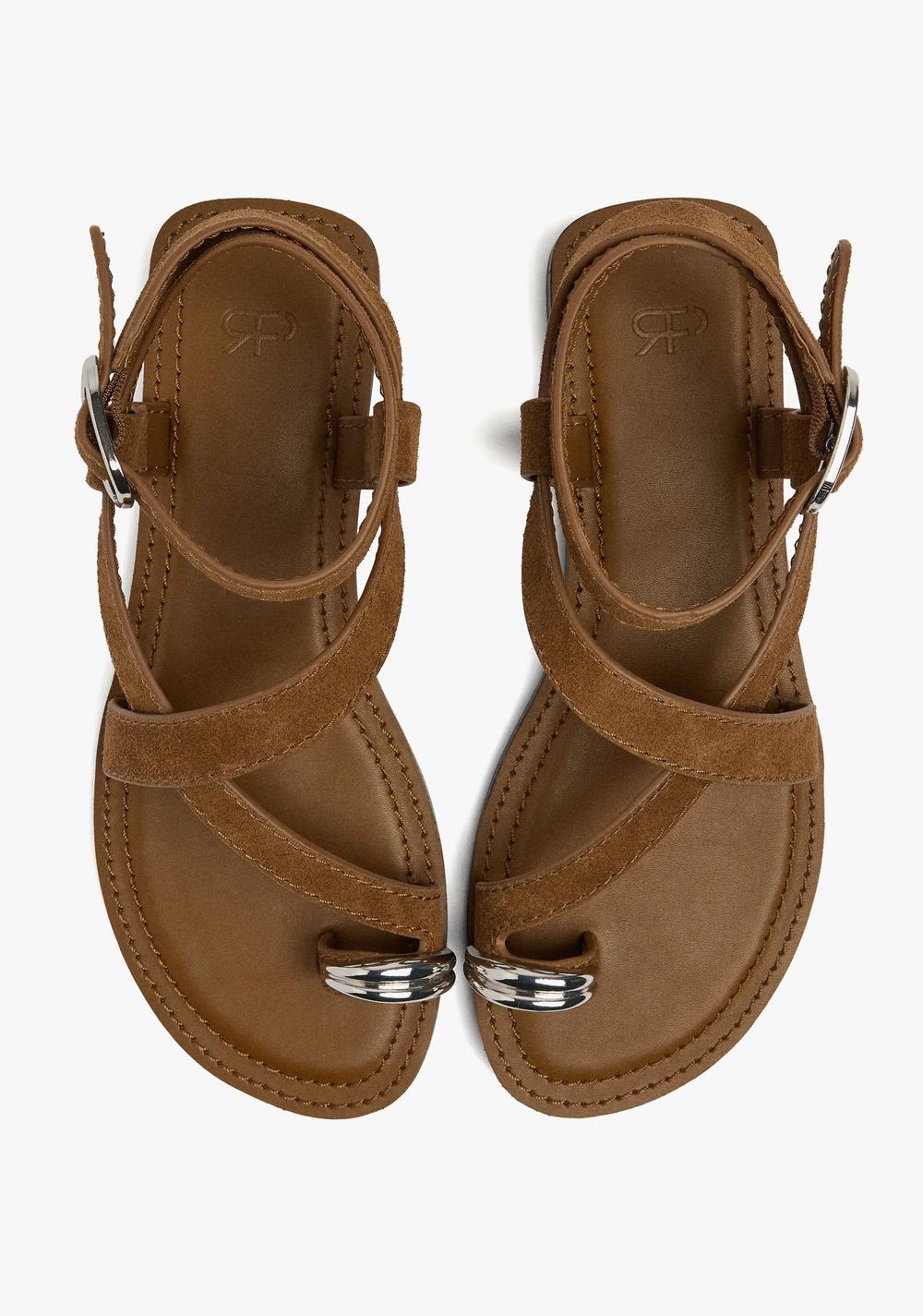 Sandalias de Piel Cruzadas Detalle Metálico Parfois 4