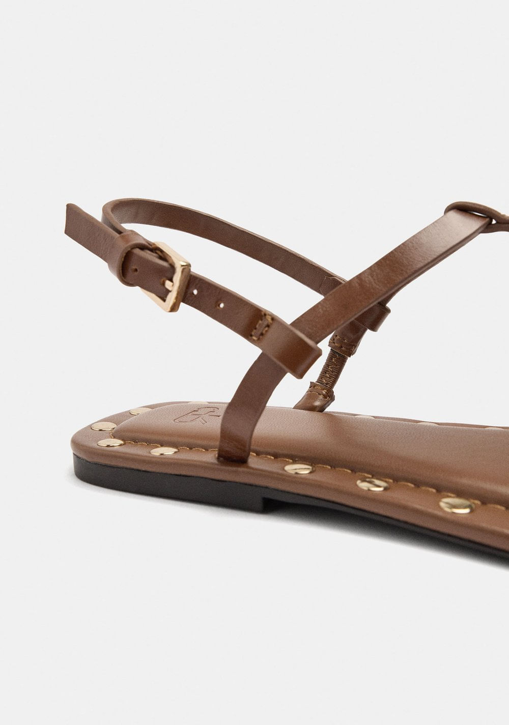 Sandalias Planas de Piel Borde con Tachuelas Parfois 5