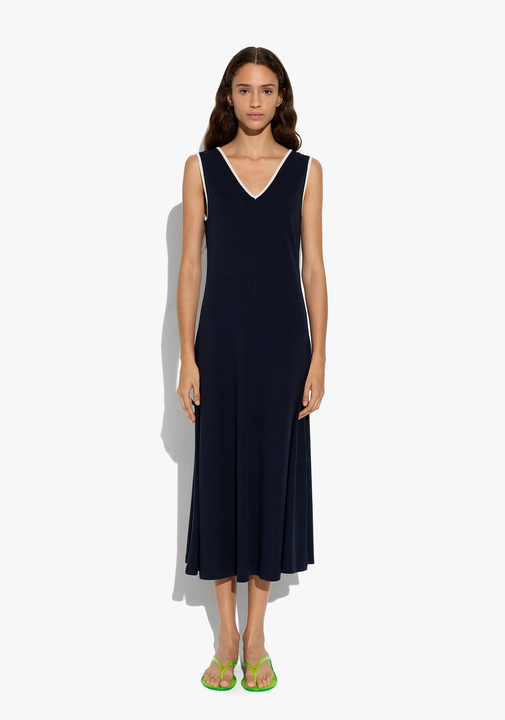 Vestido Midi con Escote en Pico Parfois