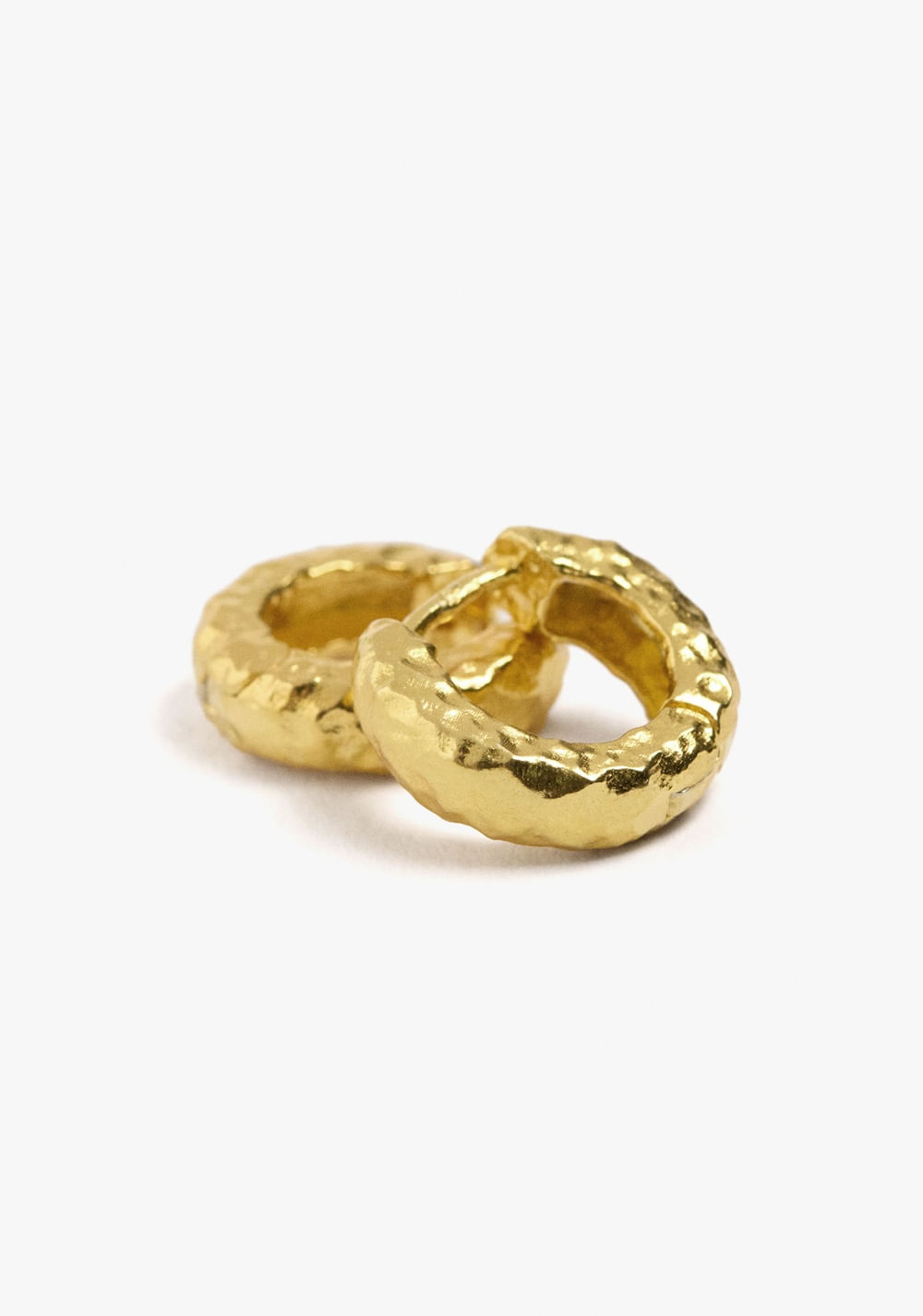 Zarcillos de Aro con Textura Baño de Oro 18k Parfois 2