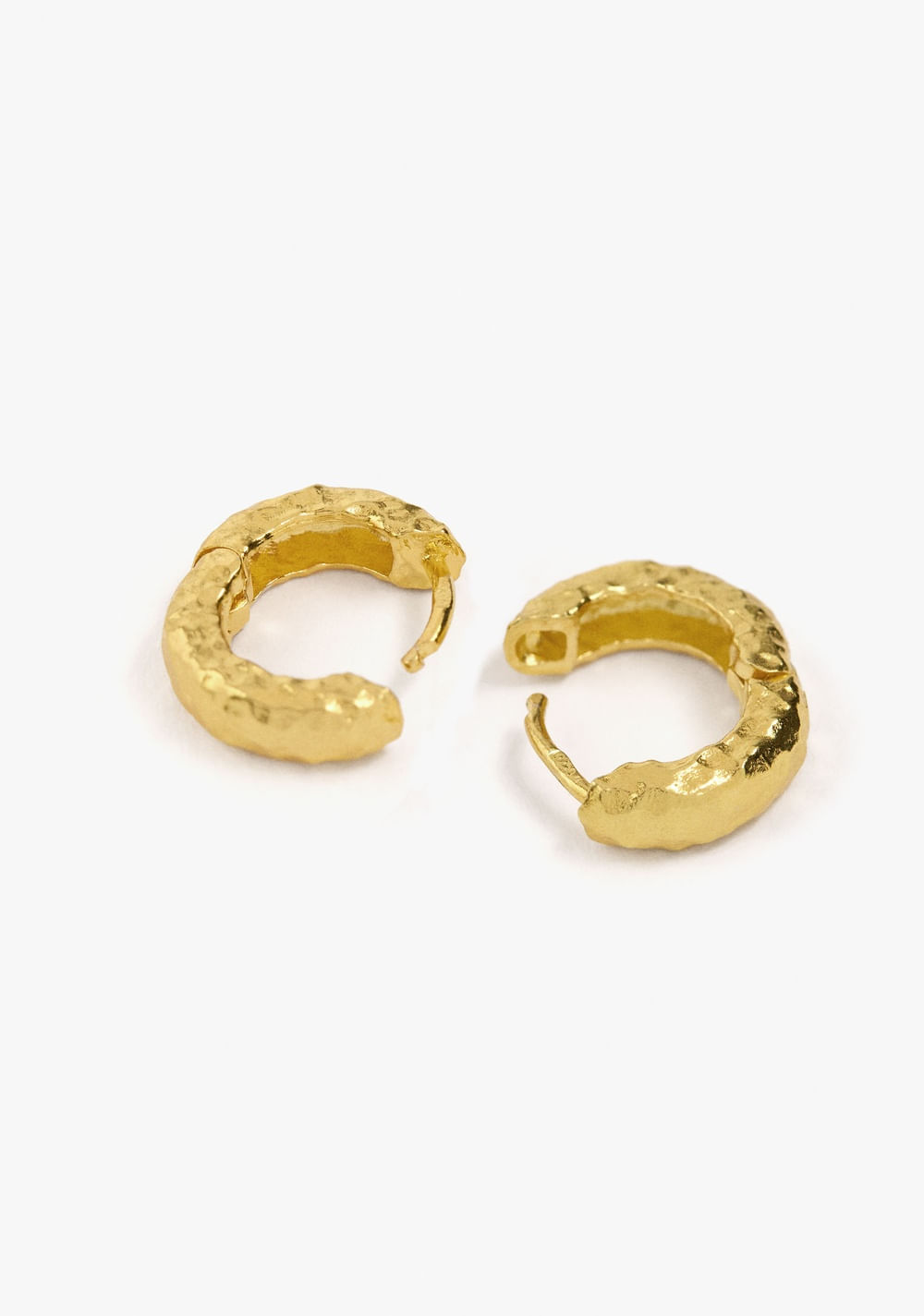 Zarcillos de Aro con Textura Baño de Oro 18k Parfois 3