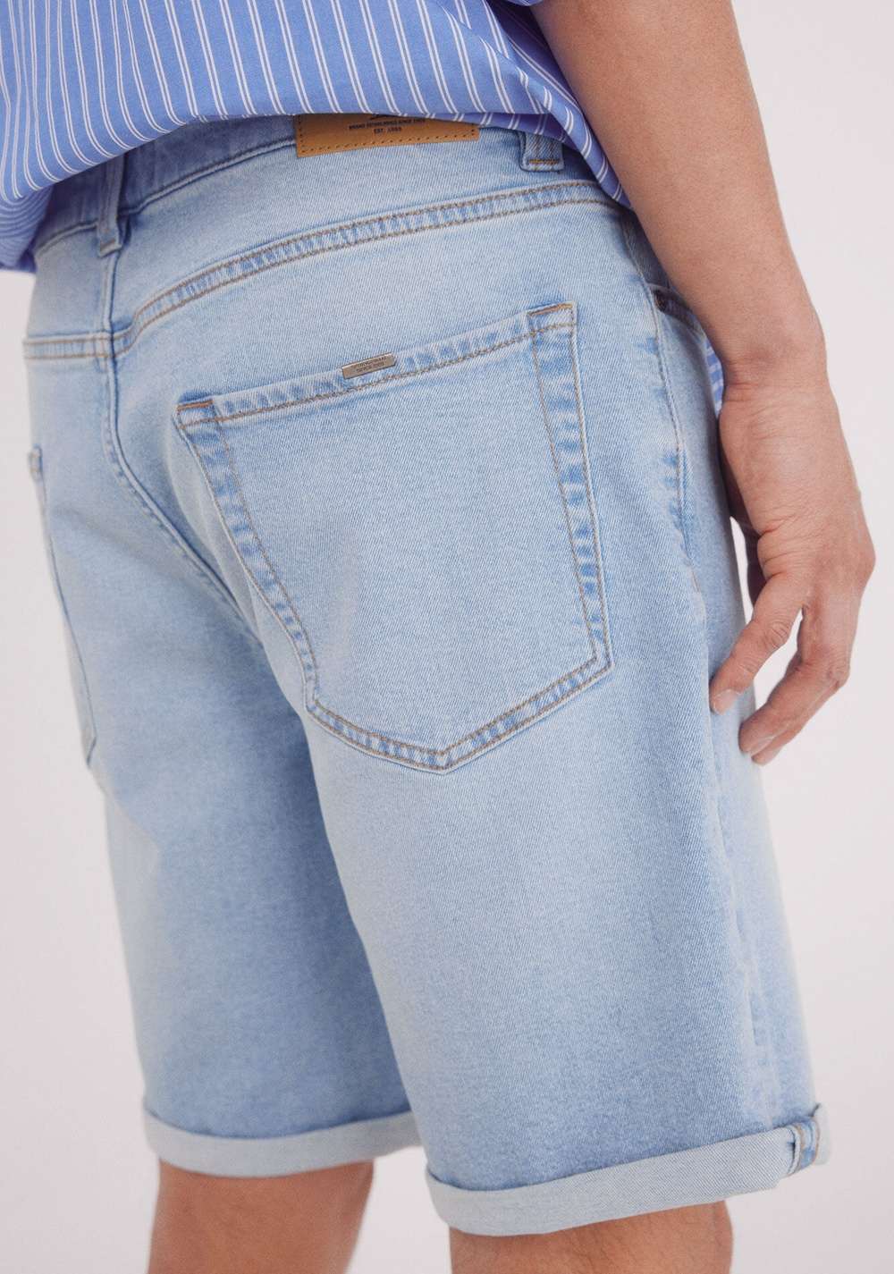 Bermuda de Jean Clásica Efecto Lavado Claro Slim Fit Springfield 4