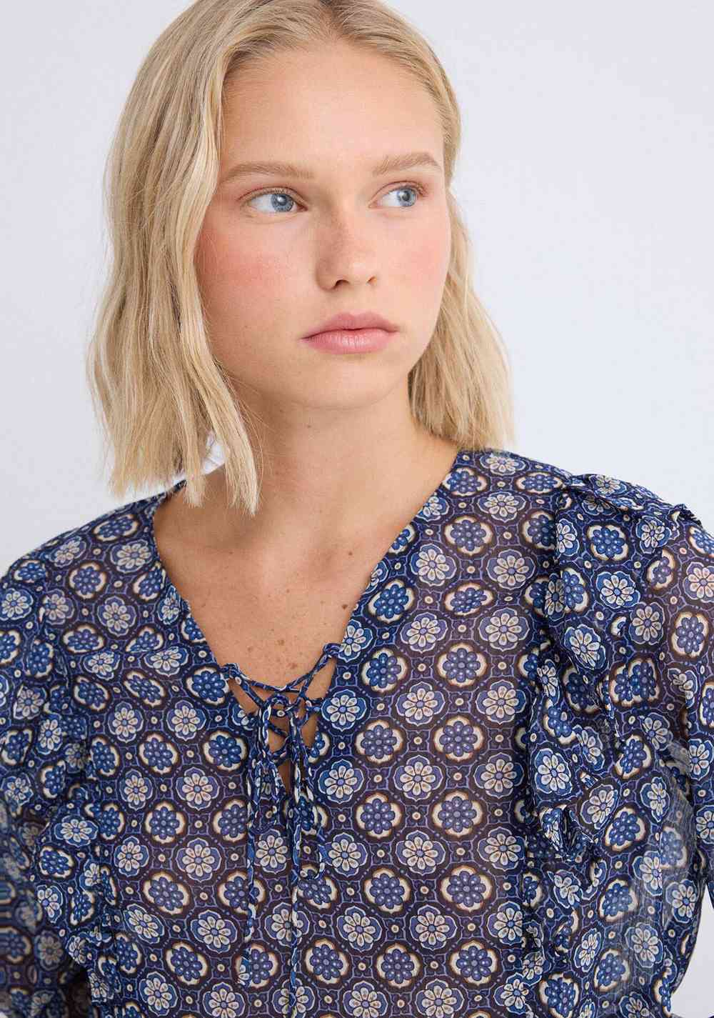 Blusa Gasa Volantes Estampada Springfield 3