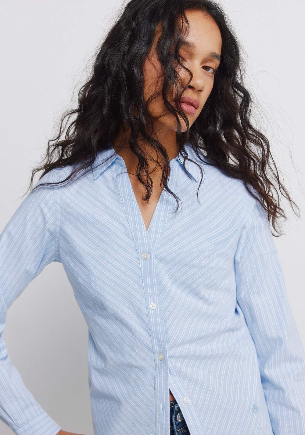 Camisa Oxford con Escote en Pico Springfield 2