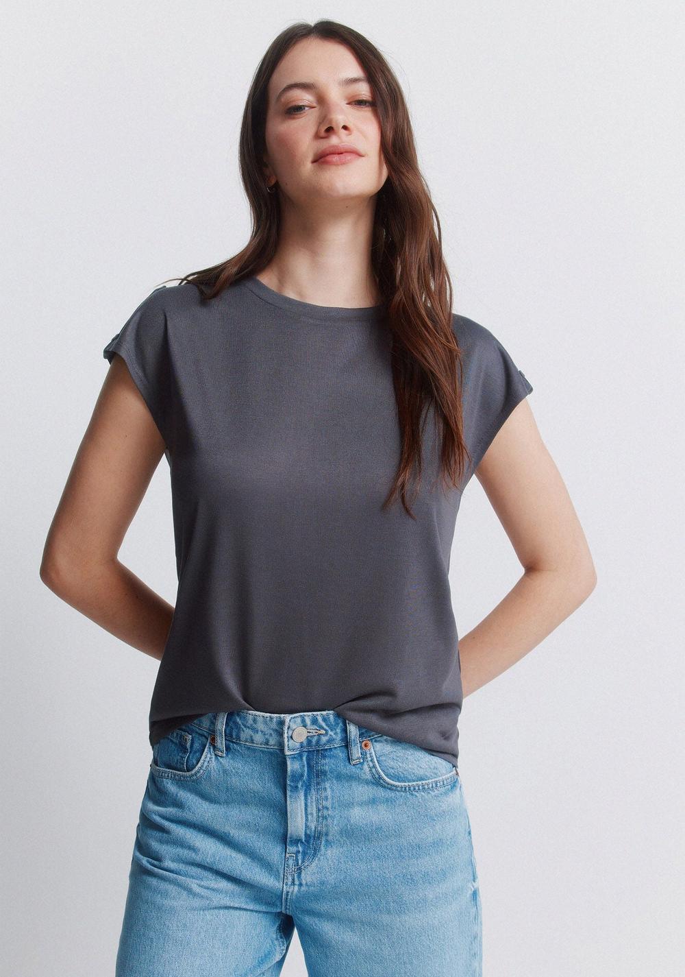 Camiseta Clásica con Tachas Springfield