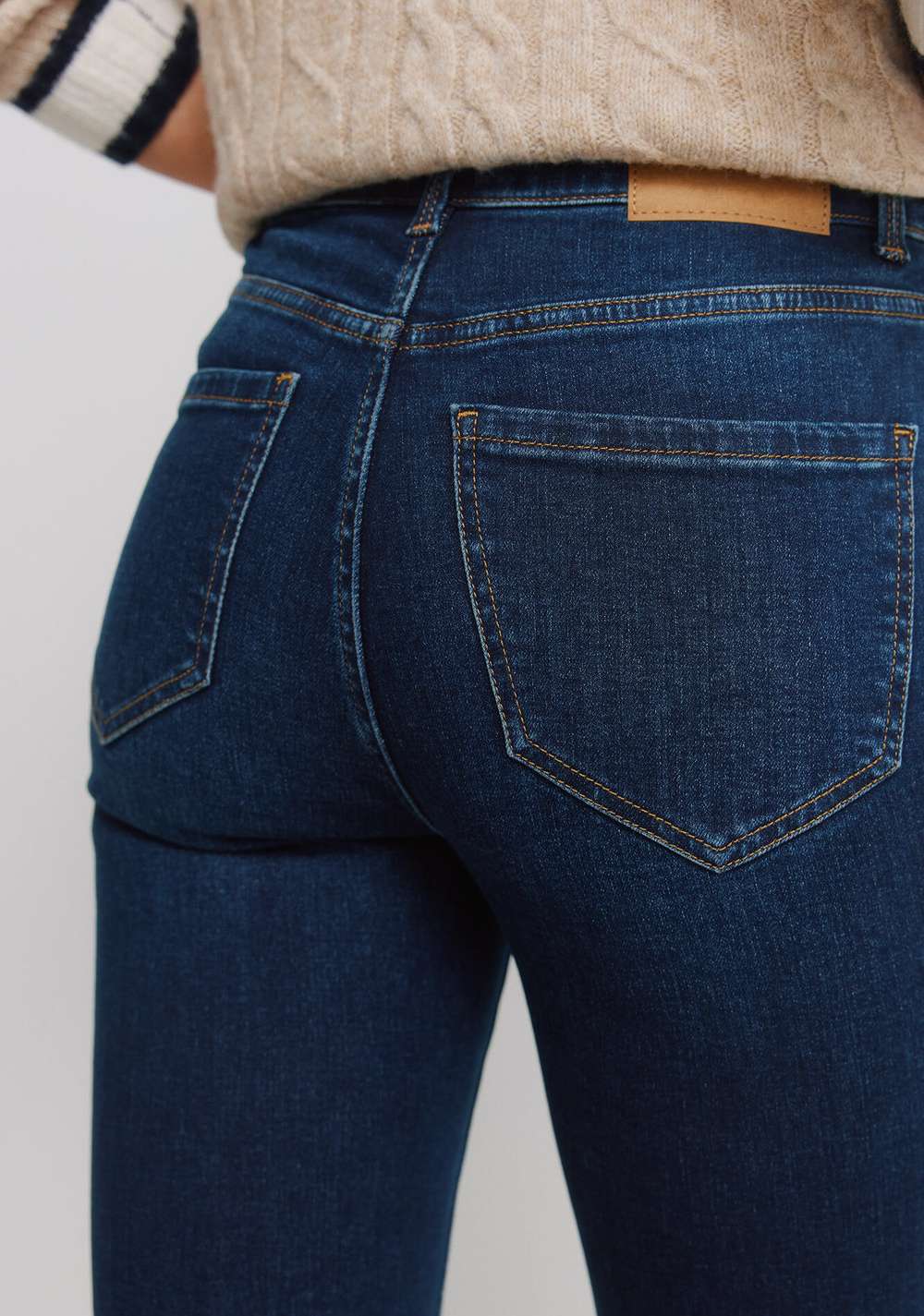 Jeans Ajustados y Recortados Springfield 4