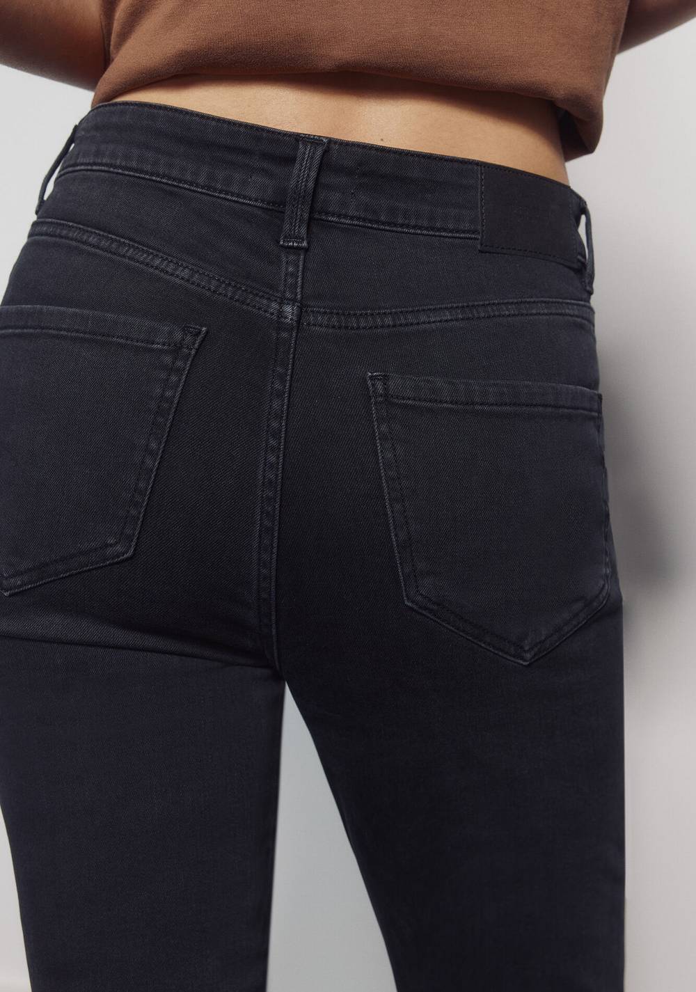 Jeans Ajustados y Recortados Springfield 4