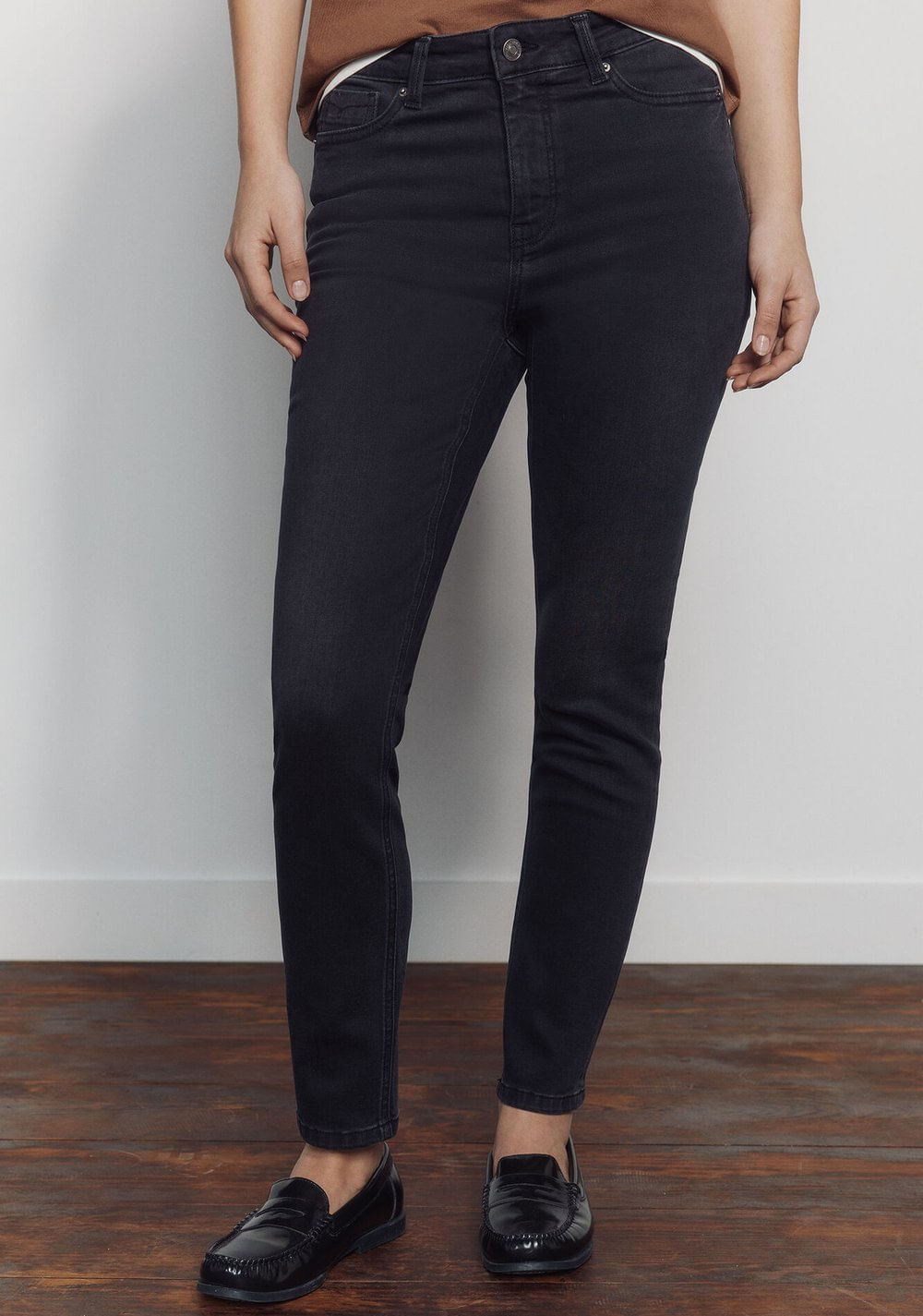 Jeans Ajustados y Recortados Springfield