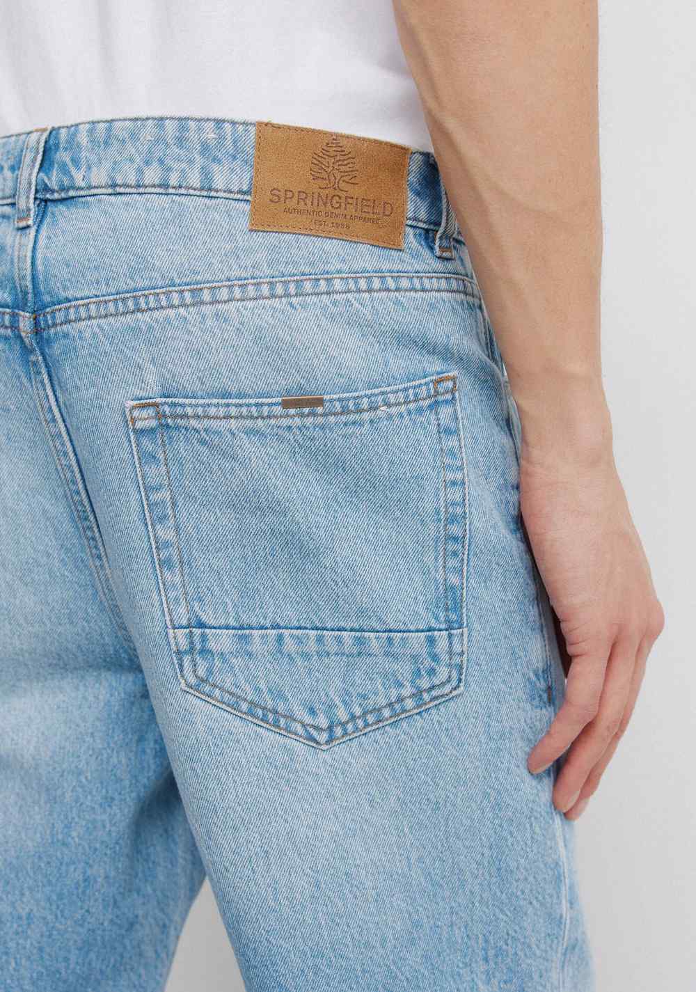 Jeans Efecto Lavado Medio Claro Straight Fit Springfield 6