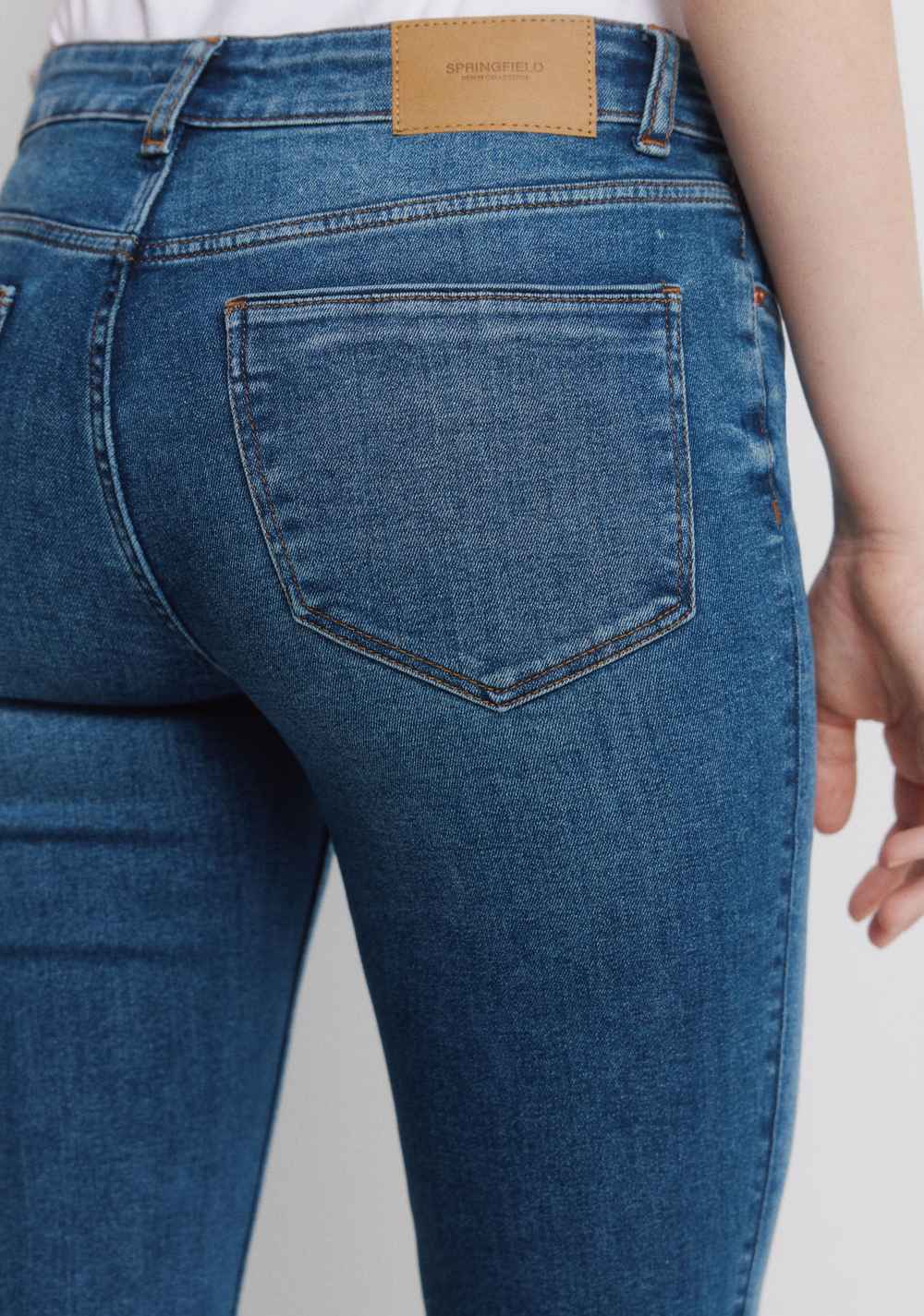 Jeans Low Flare de Tiro Medio Springfield 4