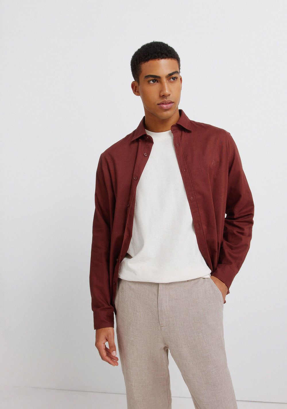 Pantalón Slim Fit Comfort de Lino con Estructura Springfield 3