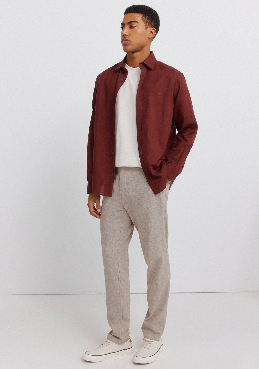 Pantalón Slim Fit Comfort de Lino con Estructura Springfield 7