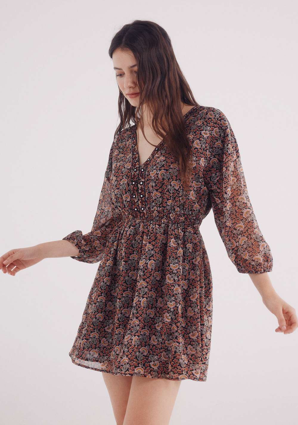 Vestido Corto Gasa Espejos Escote Springfield 2