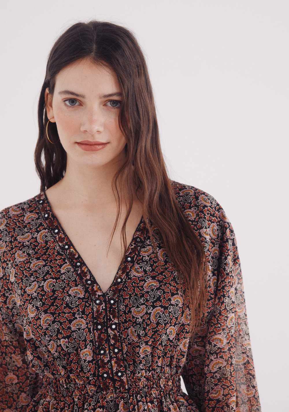 Vestido Corto Gasa Espejos Escote Springfield 5