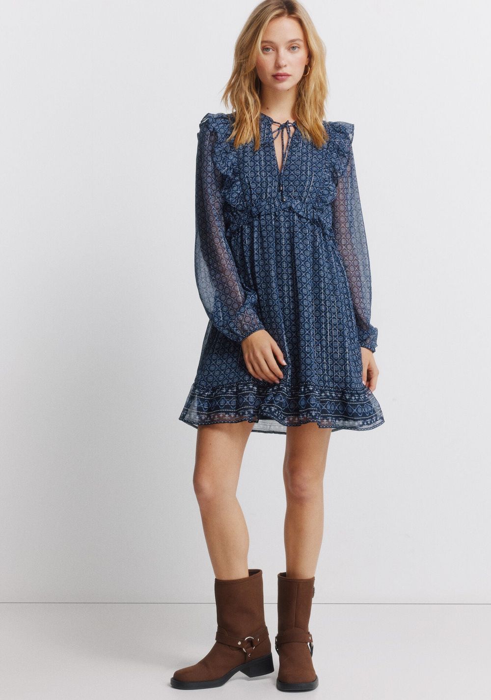 Vestido Corto de Manga Larga con Olanes Springfield