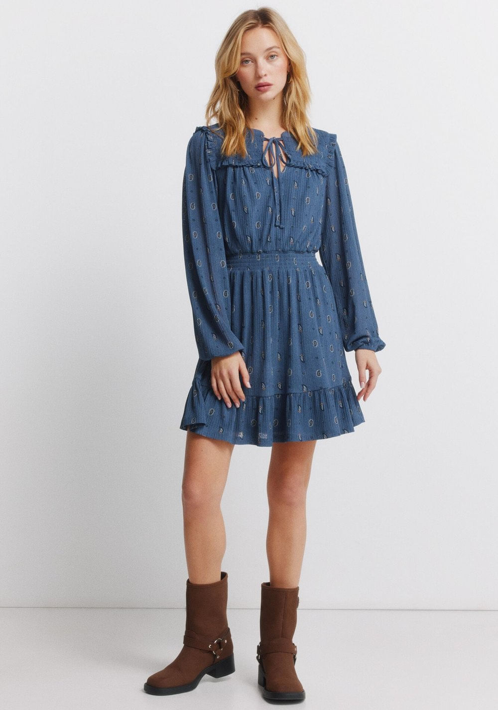 Vestido Corto de Manga Larga Volantes Springfield