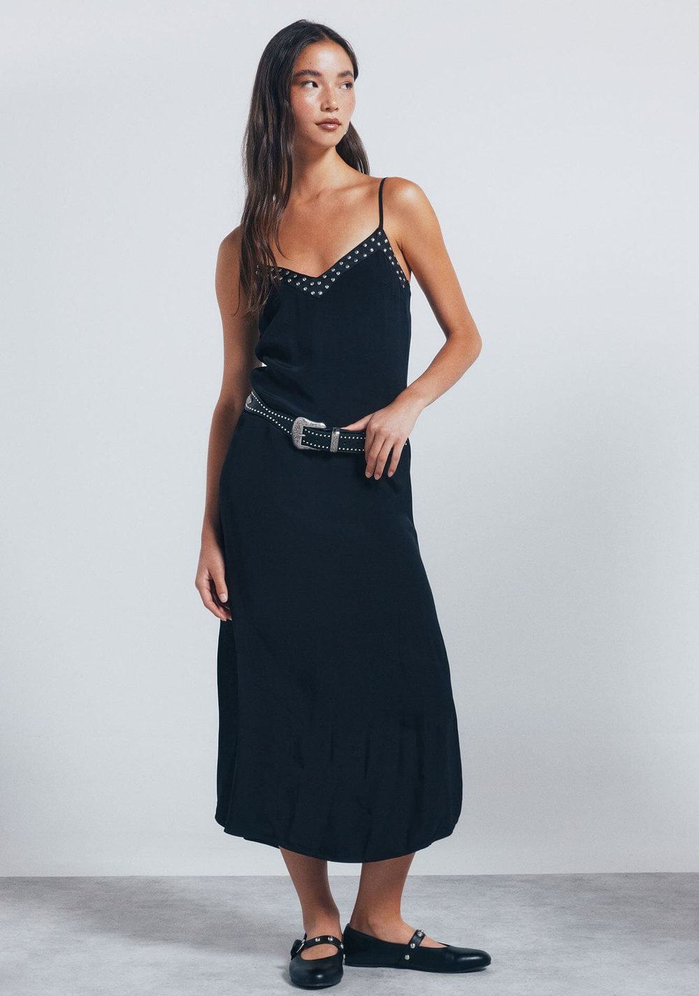 Vestido Midi Lencero Tachuelas Springfield