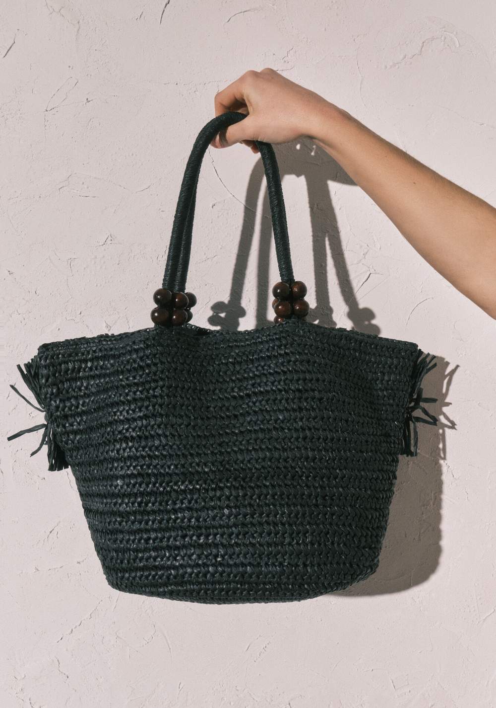 Cartera Mediana con Flecos de Rafia Women Secret